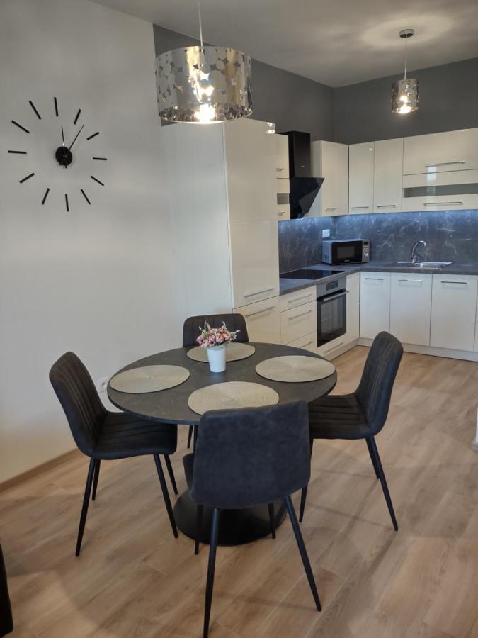 Appartement Karina Apartman à Dunajská Streda Extérieur photo