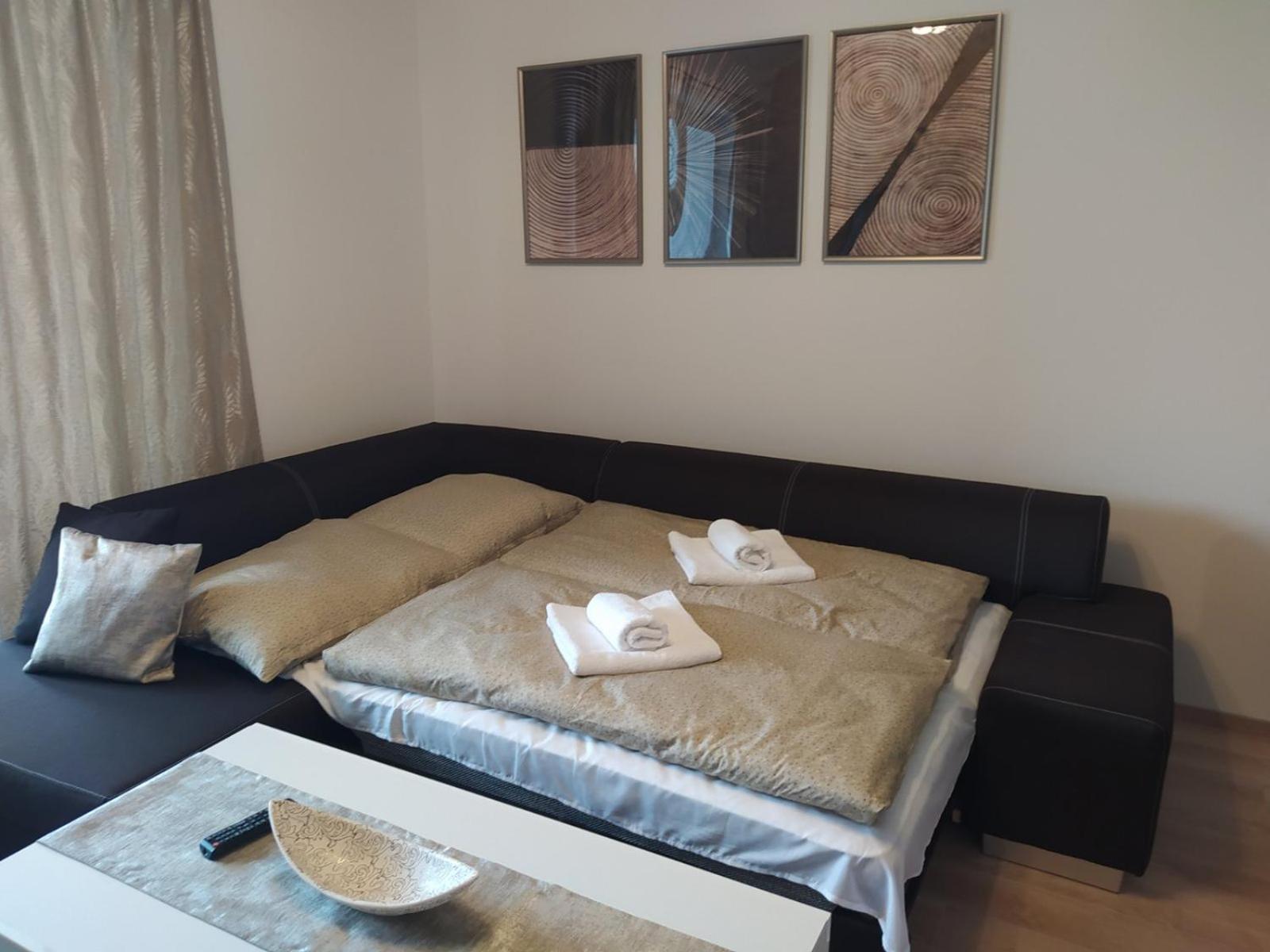 Appartement Karina Apartman à Dunajská Streda Extérieur photo